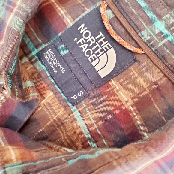 The north face button down short sleeve plaid shirt - Picture 2 of 4
